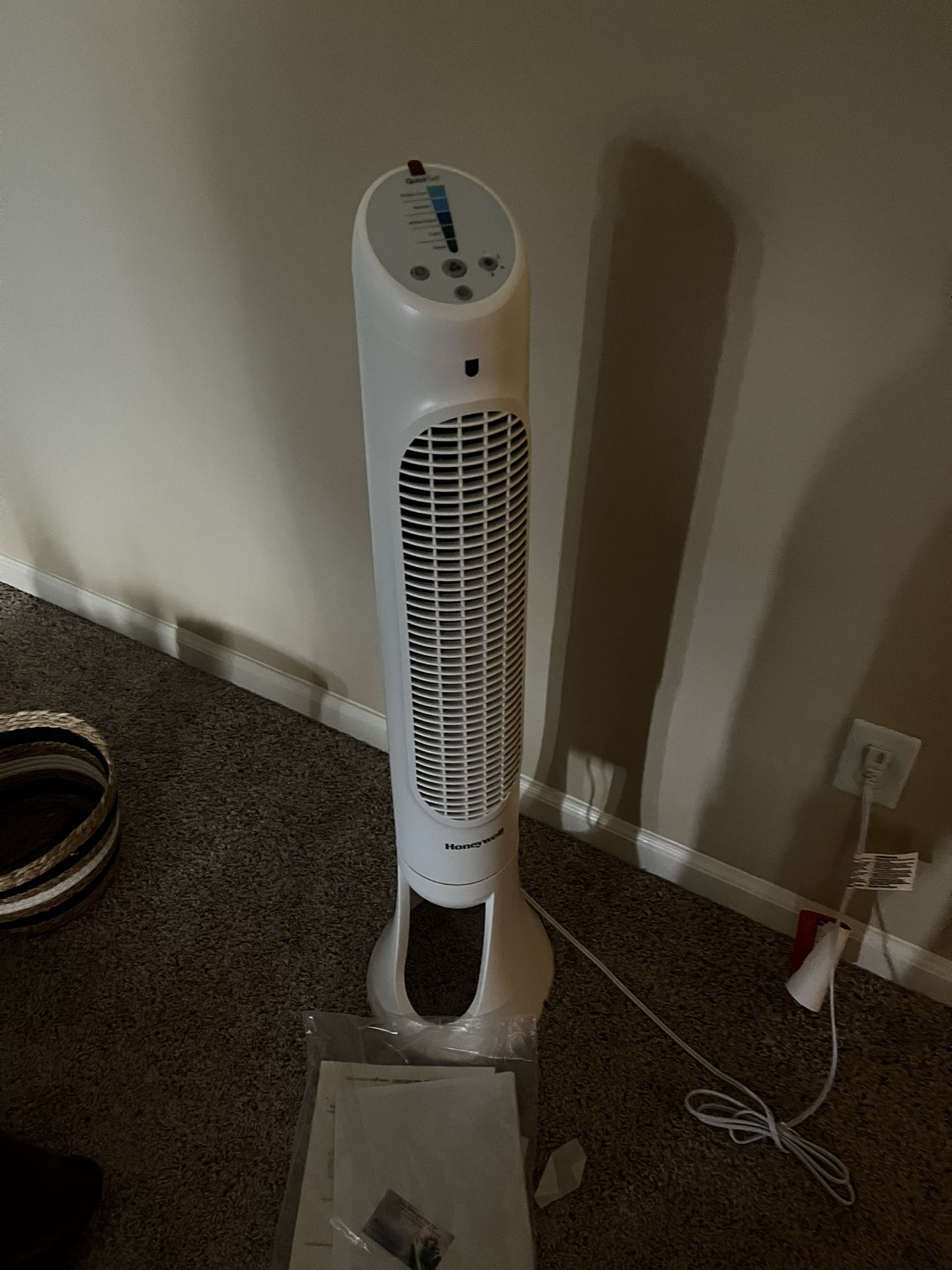 Honeywell Vertical Rotating Fan