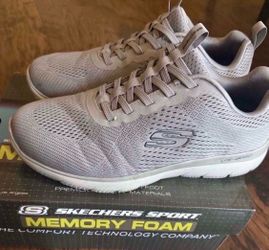 Men Skecher Sneaker size 9