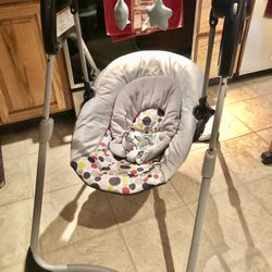 Graco Foldable Swing