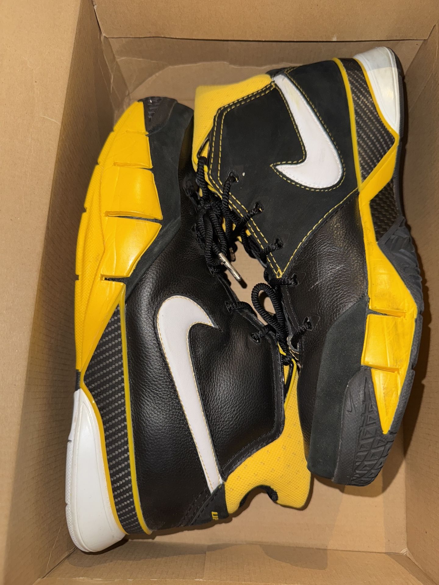 Nike Kobe 1 Black Maize Size 10.5 $70