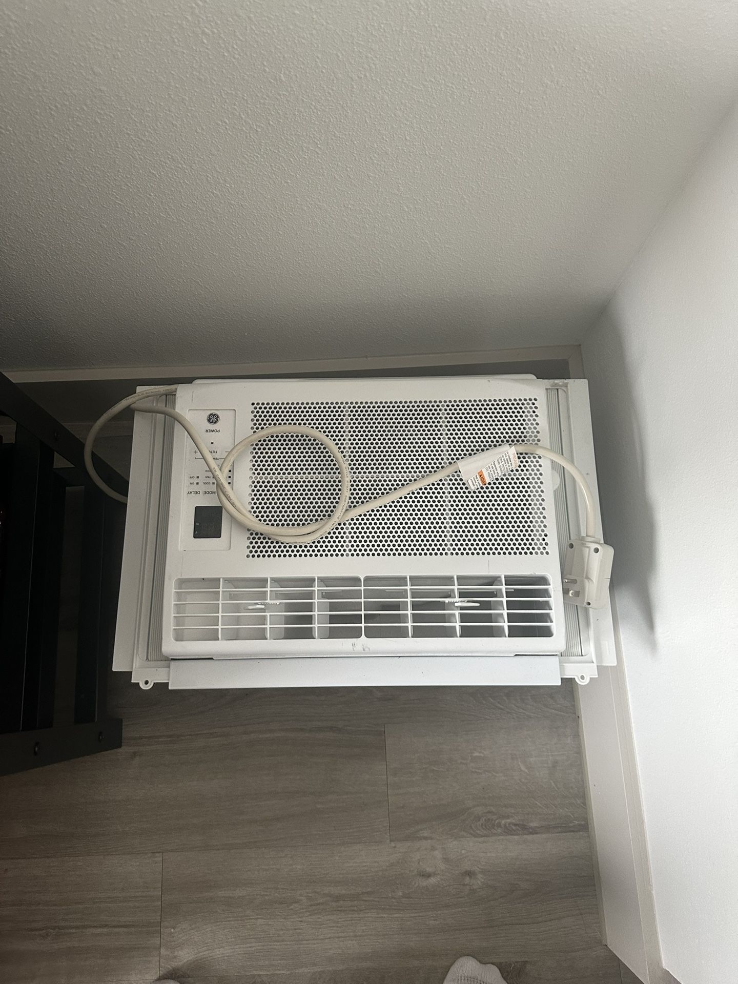 GE Window Air Conditioner w/ Remote - 