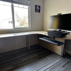 UPLIFT Desk Clamp Standing Desk Converter - Like New