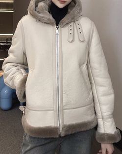 White woman sheep leather coat with a wool lining. New Super warm, windproof and rainproof