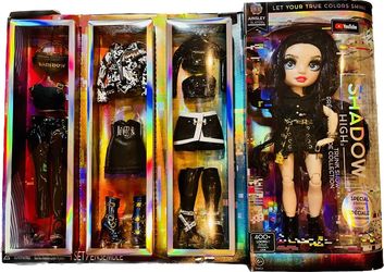 Rainbow High Shadow High Special Edition Ainsley Slater Trunk Show Fashion Doll Playset