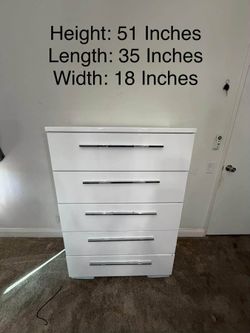 Bedroom furniture set