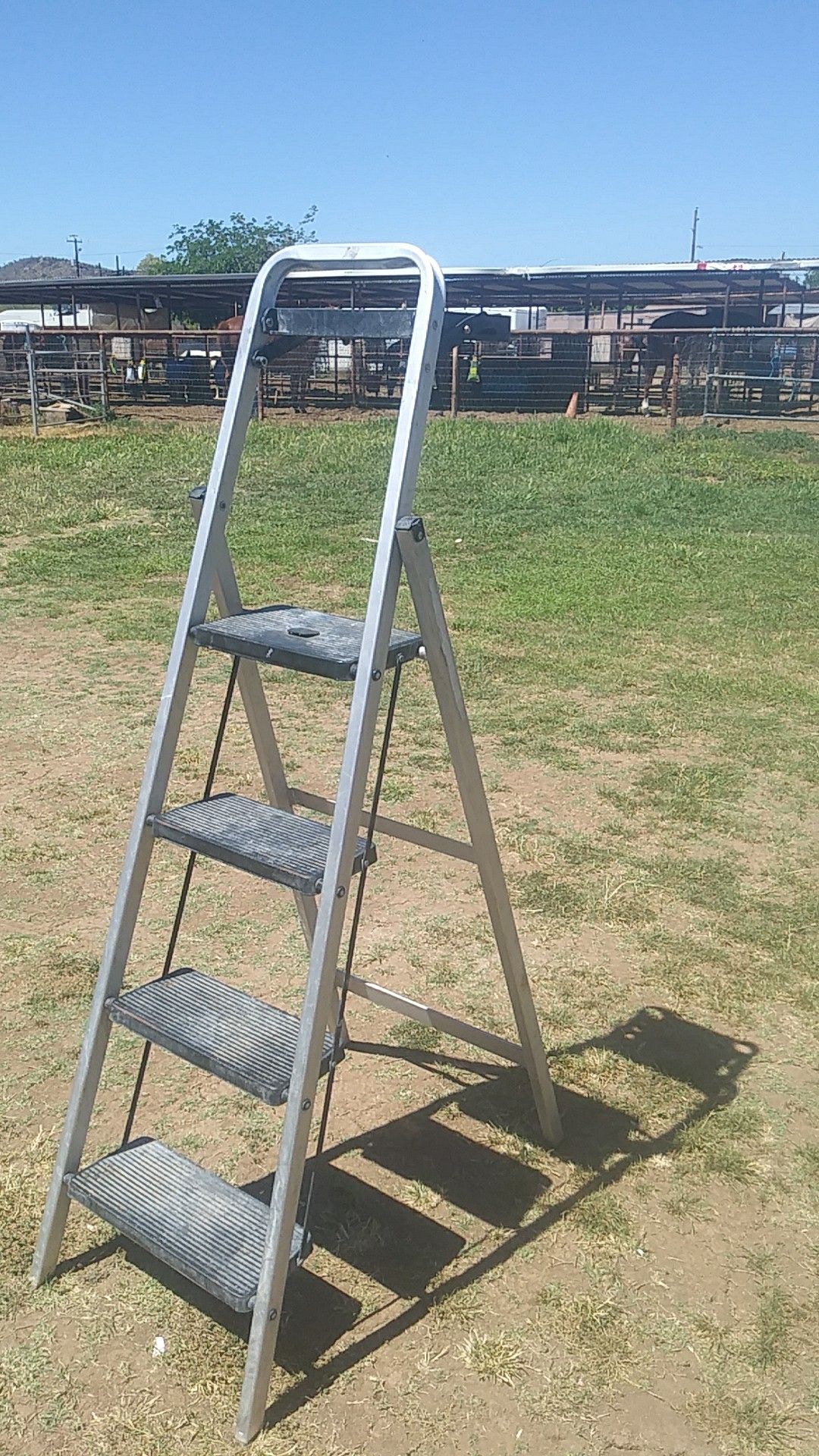 4 foot ladder professional painting