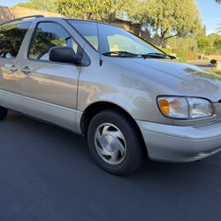 2000 Toyota Sienna