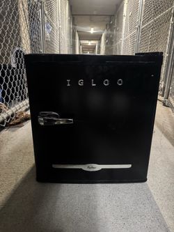 Igloo Retro Mini Fridge Black