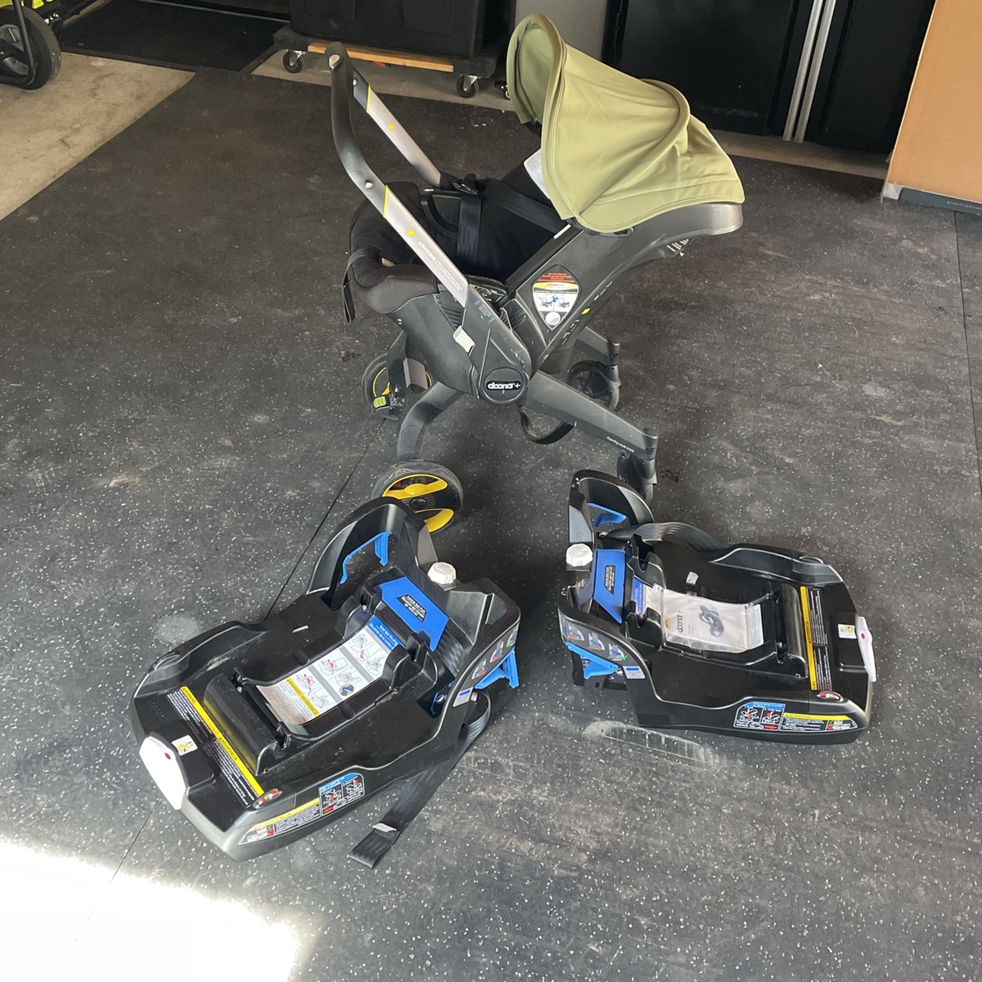 Doona + Stroller Car Seat  With 2 Bases - Great Condtion