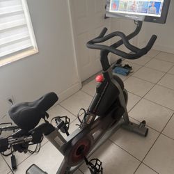 Pro Form C22 (22” Display)