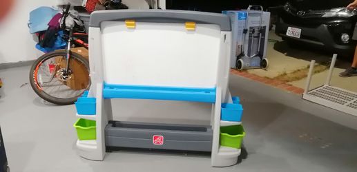 Jumbo Art Easel, Extra-large whiteboard and chalkboard