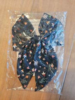 Unopened Boutique Alligator Clip Bow