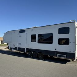 2008 Keystone Fuzion Toy Hauler 