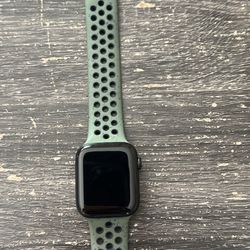 Apple Watch SE GPS + Cellular, 44mm