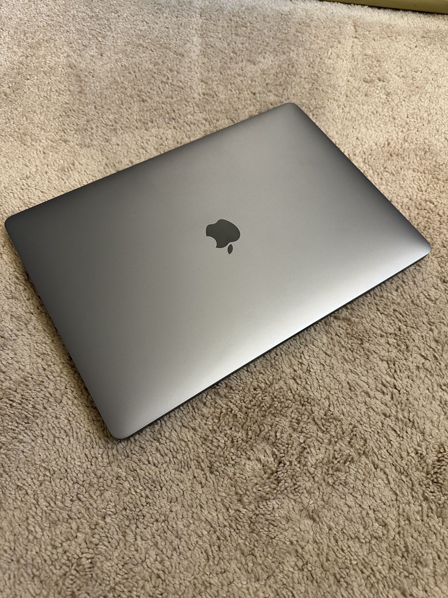 2016 15 Inch MacBook Pro i7