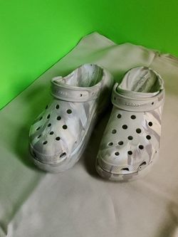 Crocs / Beige Camo/ M 5- W7/ Preowned