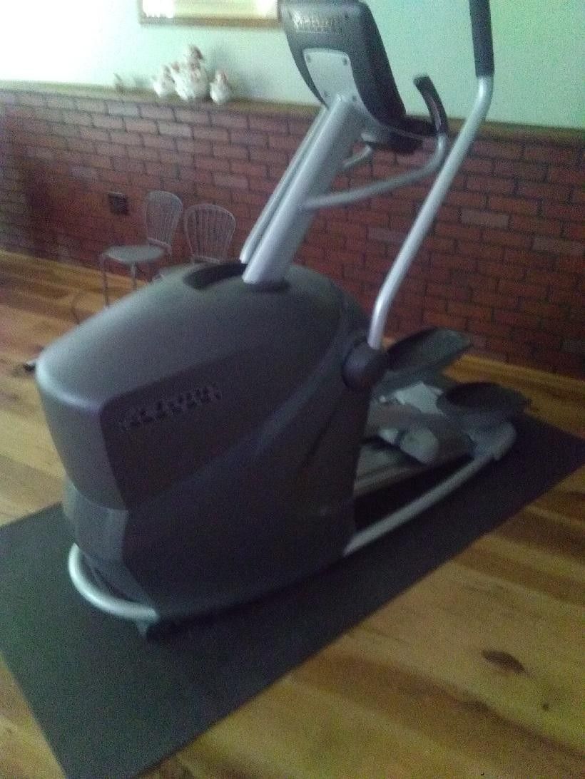 Octane Fitness Ellipticl Machine