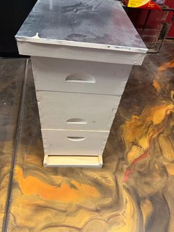 beekeeping kit and accessories