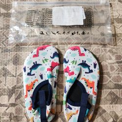 NWT BomKinta Kids Water Shoes Boys Girls Barefoot Quick Dry Non-Slip Aqua Socks for Beach Swimming Pool
