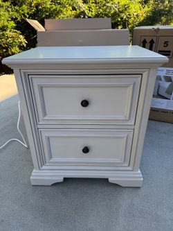 Universal Broadmoore “Anistyn” Nightstands Set of 2