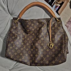 Louis Vuitton Artsy Handbag