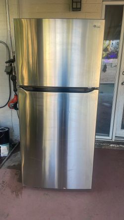 Lg Refrigerator 20”