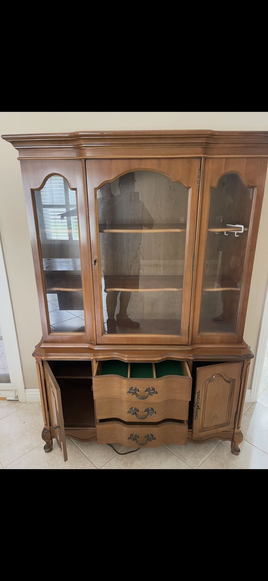 China Cabinet With Glass Doors