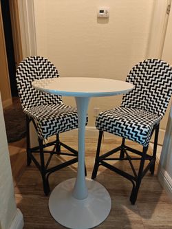 SAFAVIEH Tilden Indoor-Outdoor Black/ White 29.5-inch Barstools plus bistro table