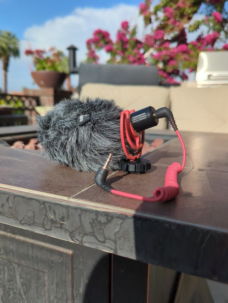 Rode VideoMicro Compact On-Camera Microphone with Rycote Lyre Shock Mount, Auxiliary, 3.5mm Jack