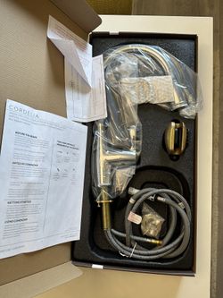 SIGNATURE CORDELIA SINGLE-HOLE PULL-DOWN KITCHEN FAUCET - CHROME