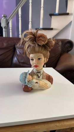 Cameo Girls Deluxe Lady Vase