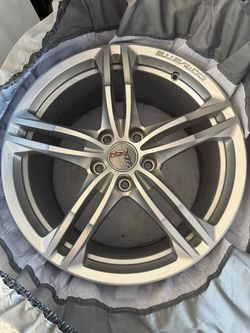 Corvette Silver Alloy Wheel Rim