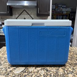 Coleman Cooler Ice Chest Medium Clean Made In USA 