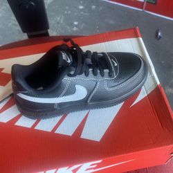 Children’s Force 1 Low Lv8  size 13 c