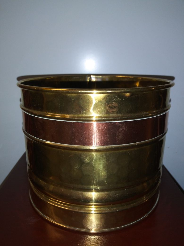 Copper and brass metal planter. 6" across by 5" high. I'm pretty for a potted plant indoor or outdoor. Mother's day flower idea