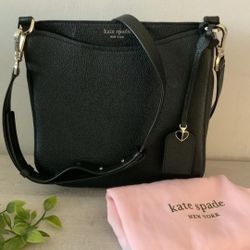 Kate Spade Margaux Large Crossbody bag in black leather with original dust bag, is in excellent condition, nothing to note.

The margaux large crossbo