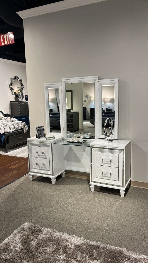 Tamsin White Metallic Vanity Dresser With Mirror$10 Down Payment And Financing Available