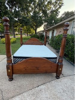 Cama  de madera sólida size queen con colchón incluido
