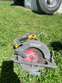 Dewalt 60v circular Saw- With new blade
