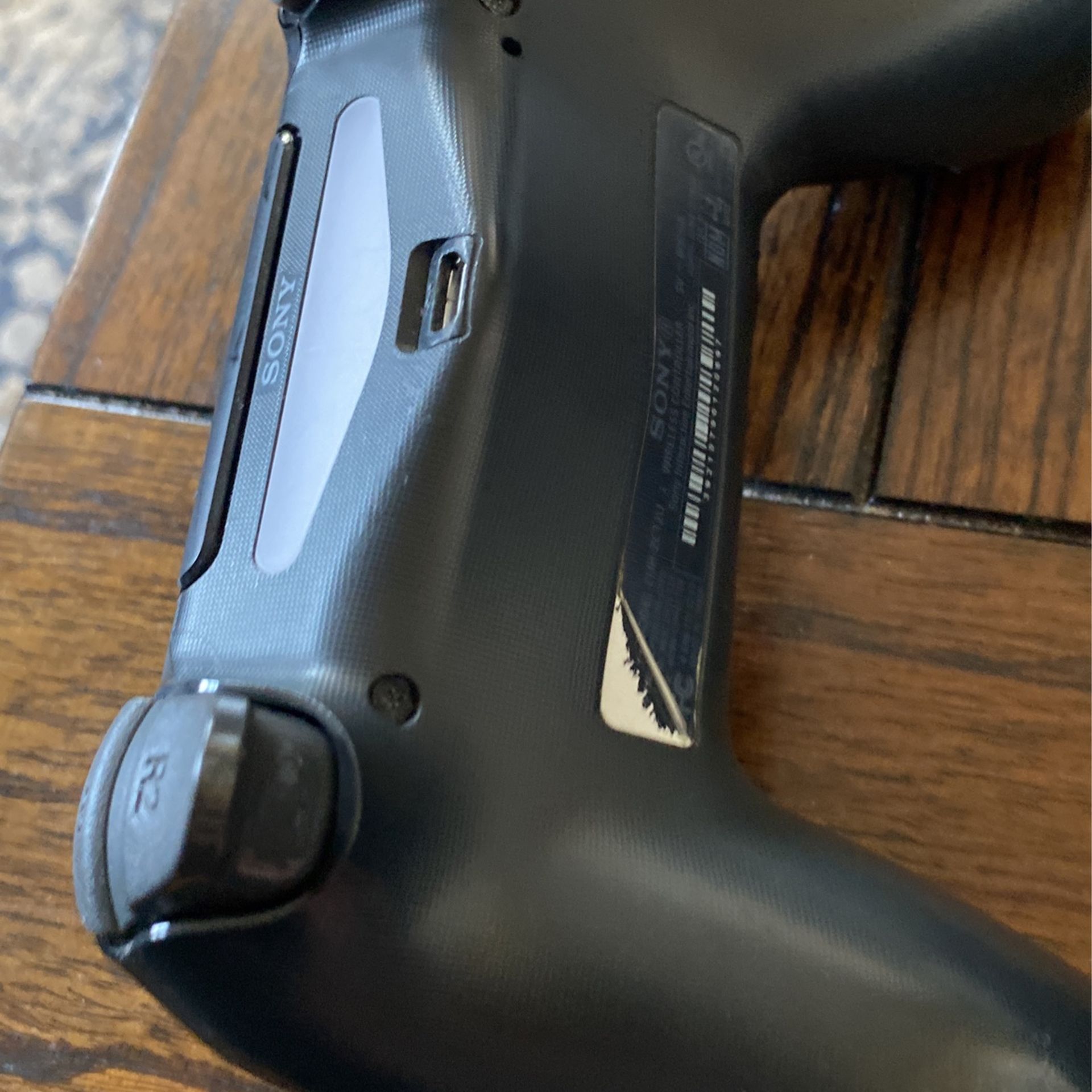 Ps4 1Tb With 2 Controllers