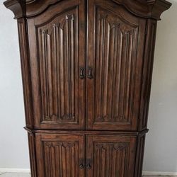 Beautiful & Unique Broyhill Armoire, Wardrobe, Entertainment Center