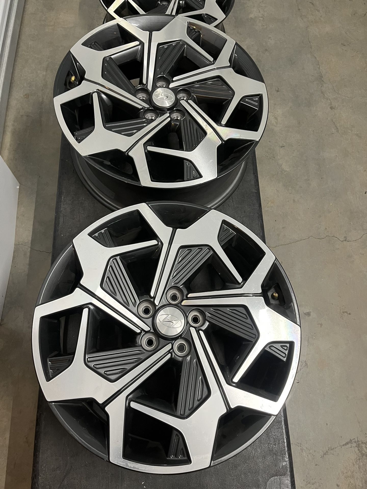 Hyundai Calligraphy OEM 20” rims (4)