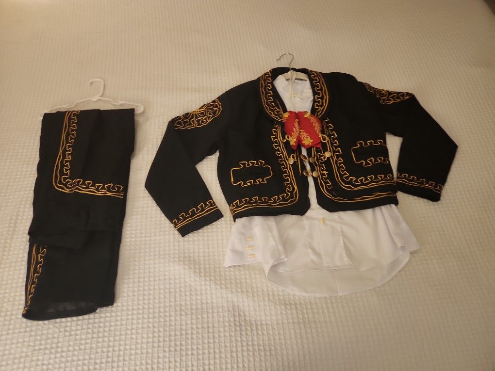Black/Gold Charro/Mariachi Suit With Sombrero