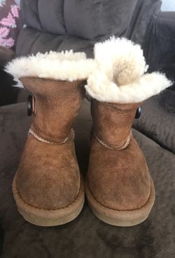UGGS size 6 kids