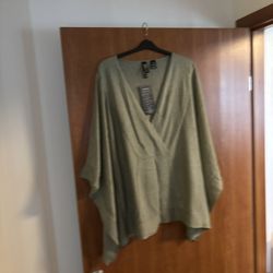 Marla Wynne  Short Sleeve V-Neckline Poncho Sweater  2XL/3XL