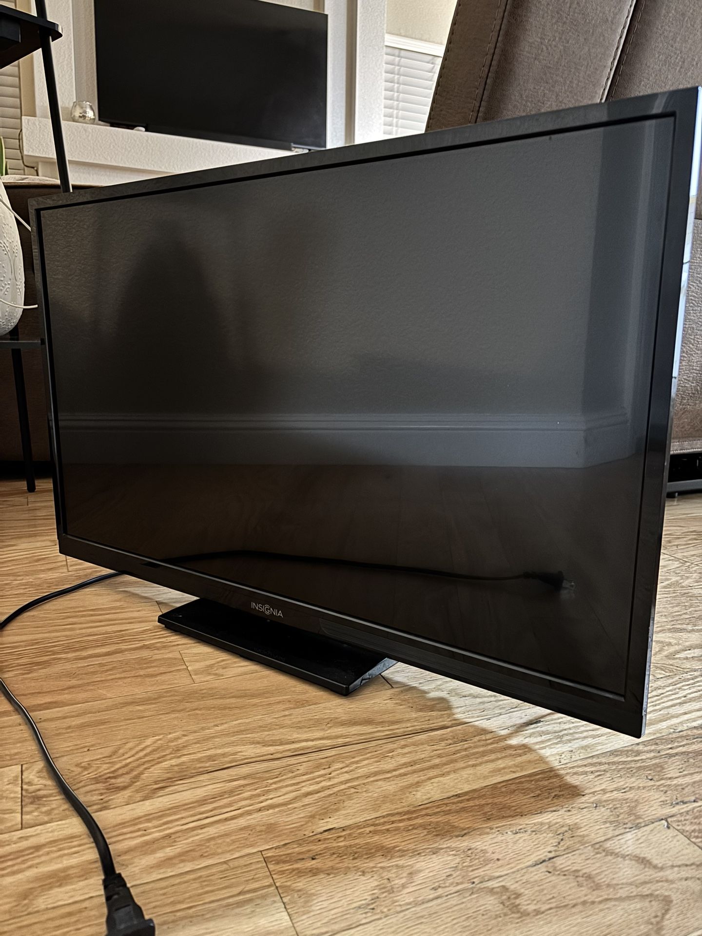 Insignia 32” LED TV