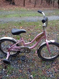 SCHWINN GIRLS ROADSTERS 16 IN BIKE WITH TRAINING WHEELS