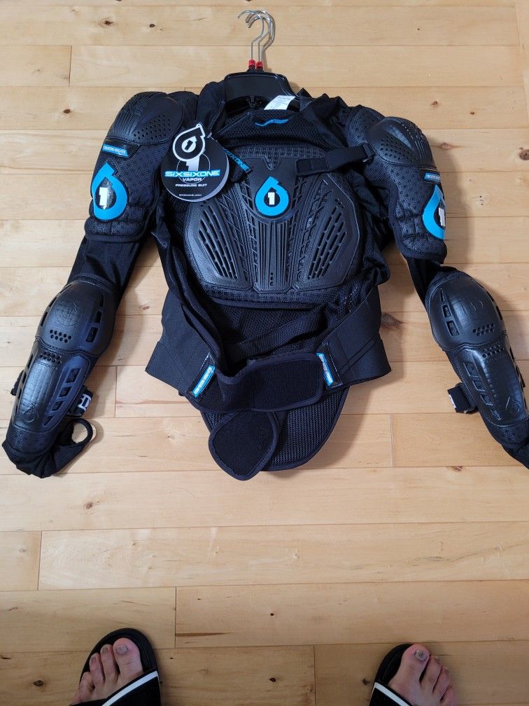 NEW Black, Chest And Arm Protection For Mtn Bike