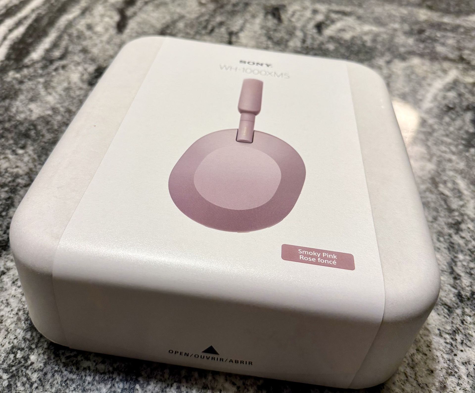 New Box! Sony XM5 – Smoky Pink  Premium wireless headphones