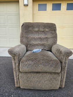 PRIDE POWER LIFT CHAIR W/HEAT AND MASSAGE